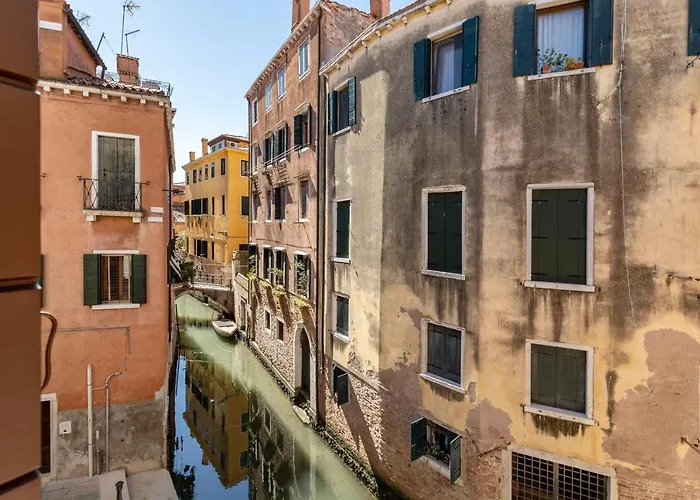 Апартаменты Querini Suite-balcony On Canal, Close To San Marco Венеция