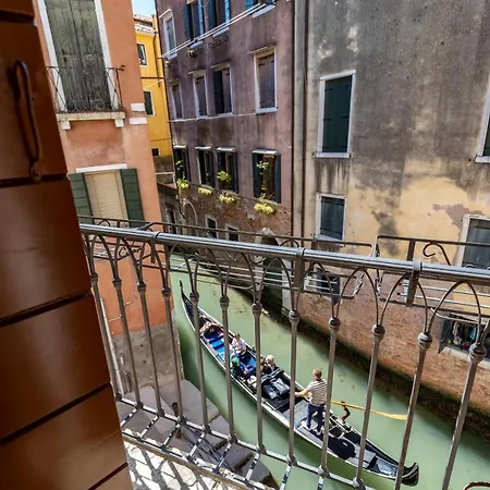 Querini Suite-balcony On Canal, Close To San Marco Appartement