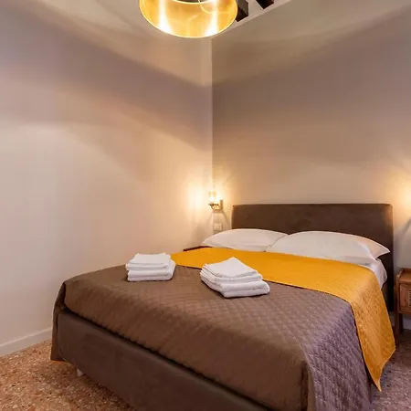 Querini Suite-balcony On Canal, Close To San Marco Apartment Venice